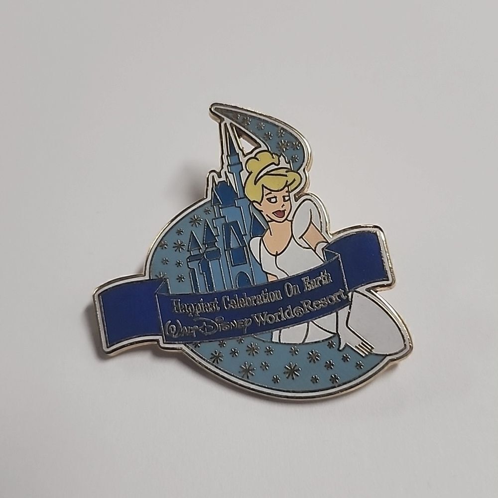 Disney 2005 Cinderella Happiest Celebration on Earth Energizer Pin